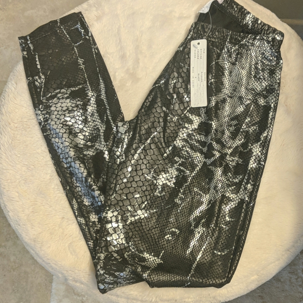 Romeo & Juliet Couture Snakeskin Leggings